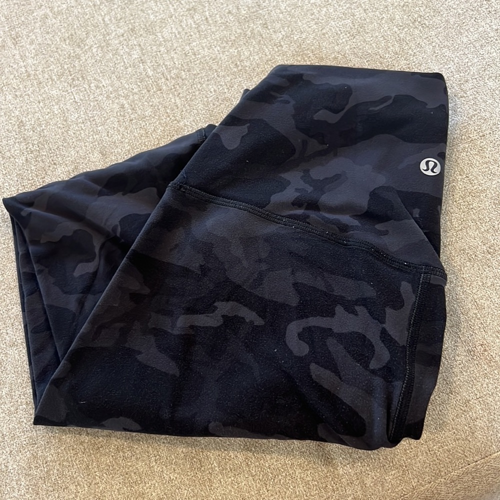 Lululemon camo aligns size 6 28”